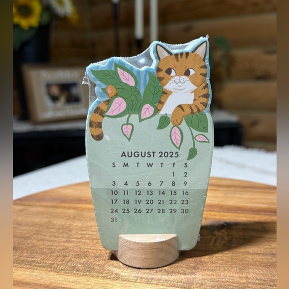 CAT 2025/2026 Desktop Calendar - Picture 1 of 4